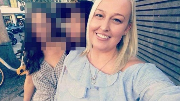 Austrálčanka Hanna Dickensonová podviedla rodinu