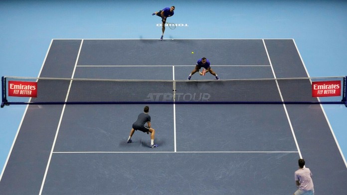 Na snímke hore slovenský tenista Filip Polášek a jeho chorvátsky spoluhráč Ivan Dodig.