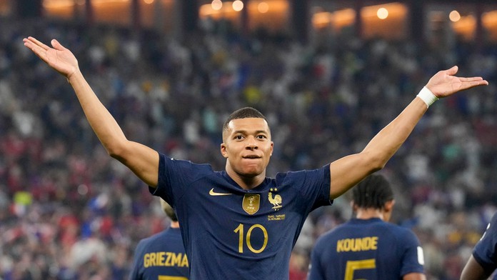 Francúzi zlomili dvanásťročnú kliatbu majstrovstiev sveta, do osemfinále ich poslal Mbappé