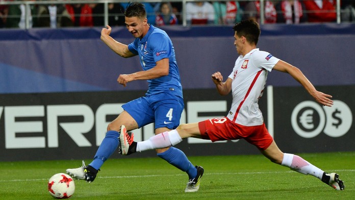 Martin Valjent strieľa gól Poľsku na ME vo futbale do 21 rokov.