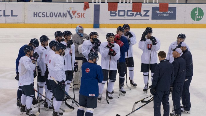 František na sociálnej sieti pravidelne uverejňuje vtipy.