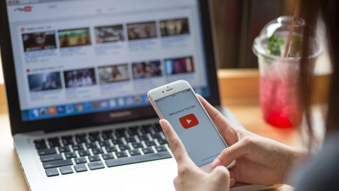 Vynašli sa. Zakázaná ruská televízna stanica Dožď začala vysielať zo zahraničia na YouTube