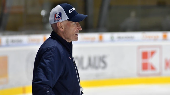 Tréner slovenskej reprezentácie Craig Ramsay.