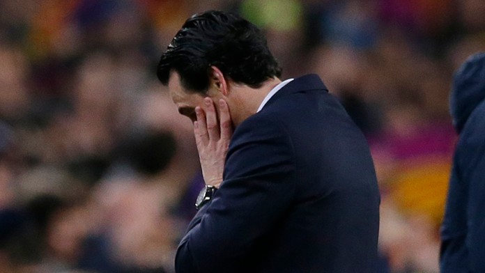 Smutný tréner Paris st. Germain Unai Emery po prehre s FC Barcelona.