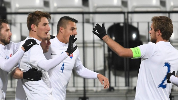 Na snímke gólová radosť reprezentantov Slovenska v prípravnom futbalovom zápase hráčov do 21 rokov 