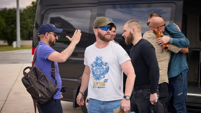V Mariupole prežili peklo a vojnu mohli stráviť na pláži v Turecku. „Chceme späť na front,“ oznámili hrdinovia z pluku Azov