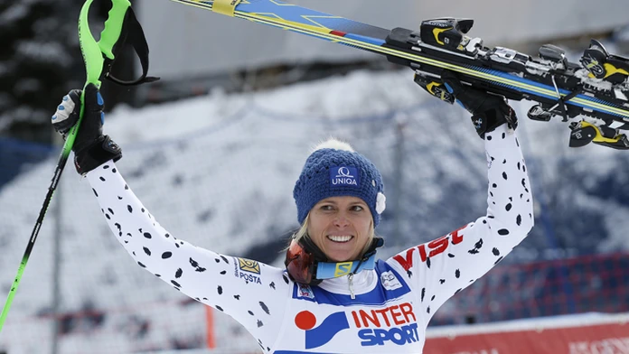 Veronika Velez-Zuzulová sa raduje z 3. miesta v slalome žien Svetového pohára v talianskej Santa Caterine.