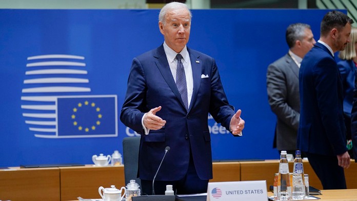 Biden: Len jednota NATO a EÚ môže zastaviť Putina