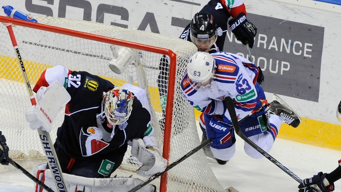 Brankár Slovana Jaroslav Janus v akcii