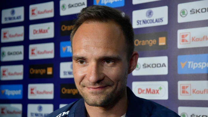 Obranca Andrej Sekera na zraze reprezentácie počas prípravy pred MS.