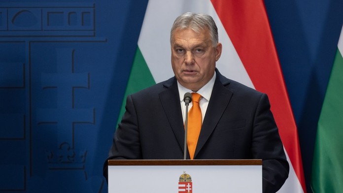 Viktor Orbán pri výročí revolúcie vyzval k vzbure proti Bruselu. Slováci sa už spamätali, tvrdí