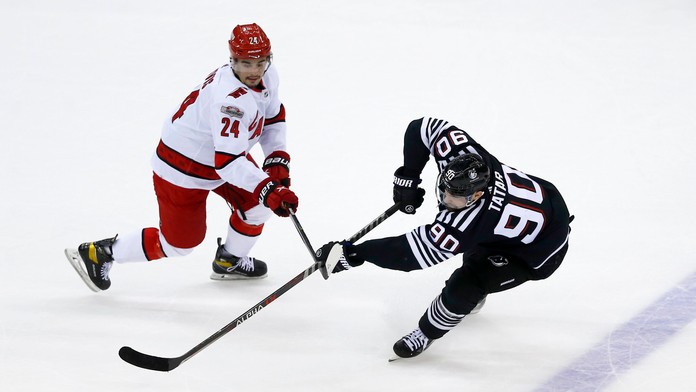 Tatar si pripísal dve asistencie, Halák vychytal víťazstvo