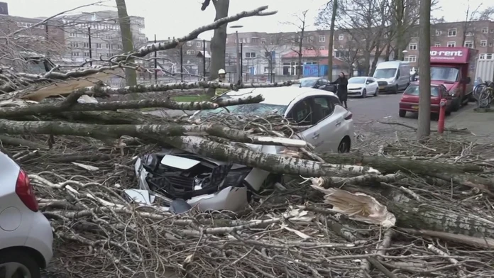Víchrica pustošila západnú Európu.