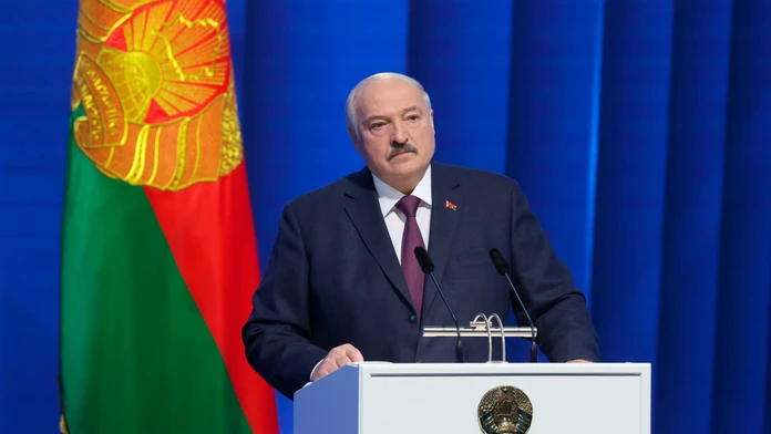 Bieloruský prezident Alexandr Lukašenko vystupuje s prejavom o stave krajiny v Minsku.