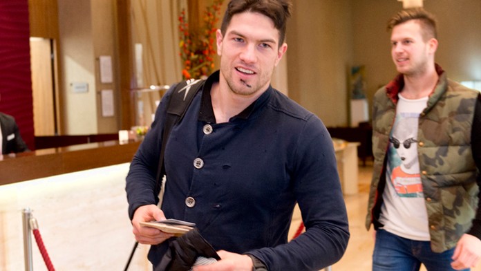 Na snímke v popredí obranca Martin Štajnoch a vpravo útočník Miroslav Preisinger.