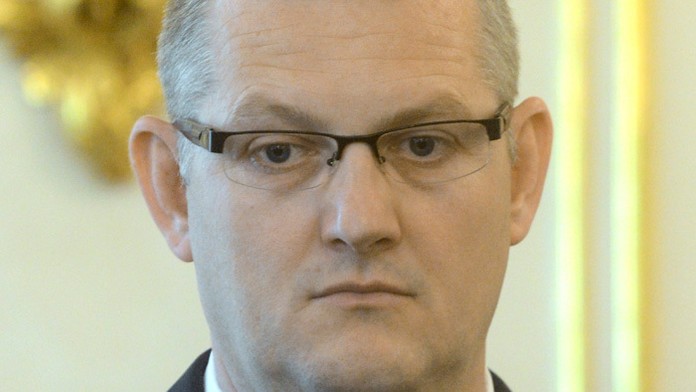 Romana oznamuje hospodárovi nepríjemnú správu
