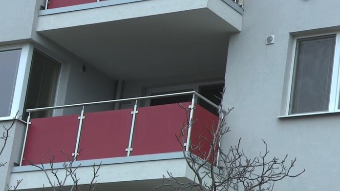 Alpská lyžiarka Nina Ortliebová reaguje v zjazde v Crans Montana.