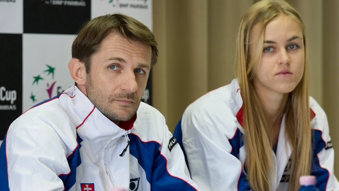 Anna Karolína Schmiedlová a kapitán Matej Lipták.