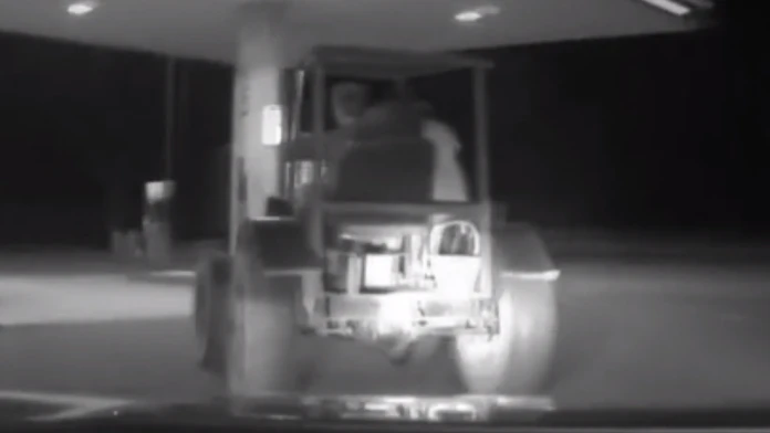 Polícia naháňala malotraktor.