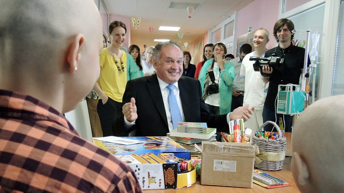 Na snímke uprostred prezident SR Andrej Kiska