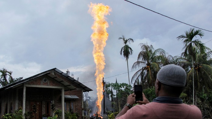 Požiar na ropnom vrte v Indonézii