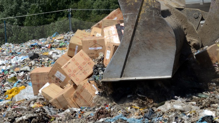 Likvidácia falošných flakónov na skládke v Zohore.