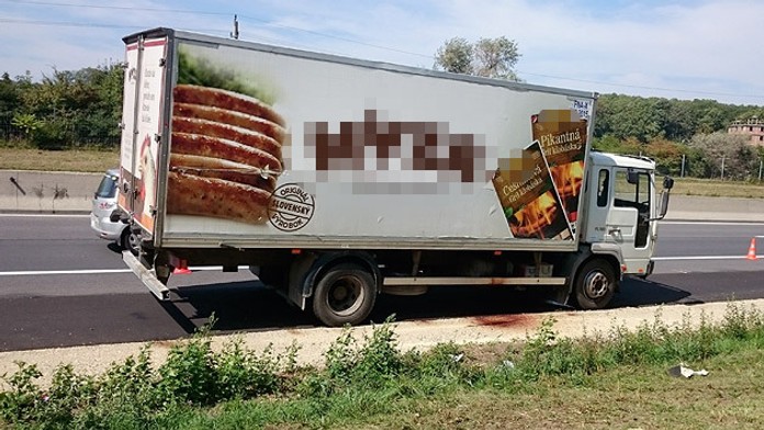 Bis_zu_50_Fluechtlinge_in_Schlepper-Lkw_erstickt-Asyl-Tragoedie_auf_A4-Story-469222_630x356px_1_meTANSXC8RChM.jpg