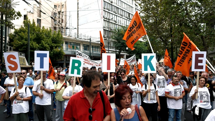Grécki učitelia štrajkujú proti úsporným opatreniam vlády (2013)