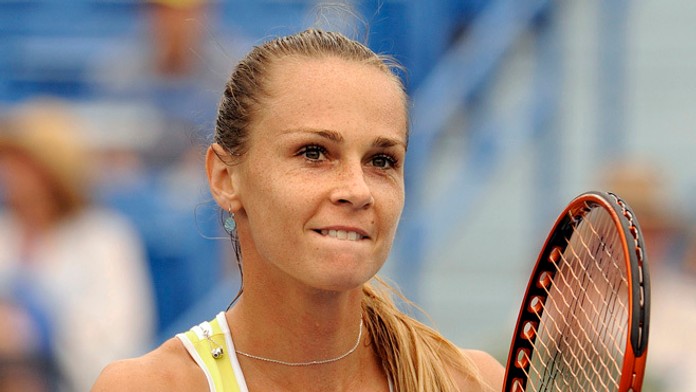  Magdaléna Rybáriková oslavuje víťazstvo nad Taliankou Camilou Giorgiovou v semifinále turnaja WTA v americkom New Havene. 