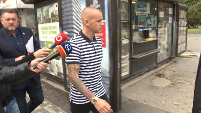 Reprezentant Vladimír Weiss po opustení cely predbežného zadržania na Štúrovej ulici v Bratislave.