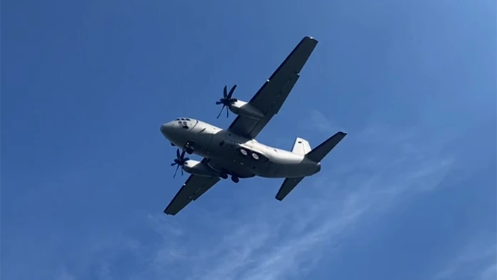 Vojenský Spartan, ktorý priviezol ľudí z Afganistanu.