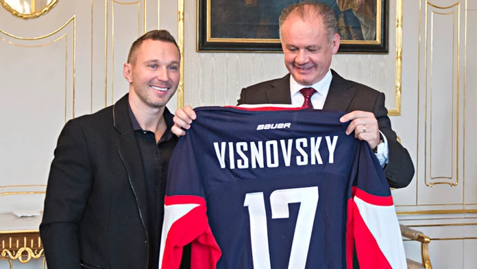 Prezident Andrej Kiska prijal hokejistu Ľubomíra Višňovského, ktorý ukončil kariéru.