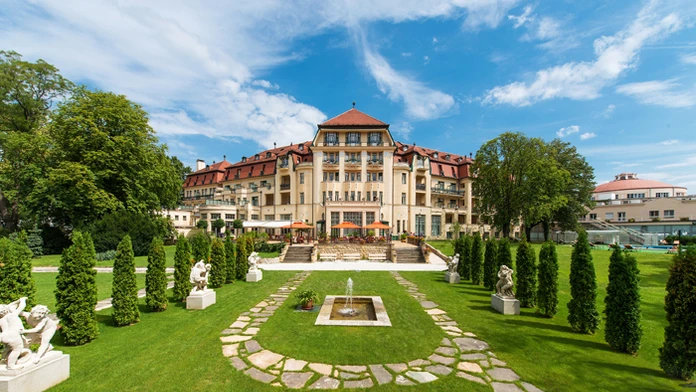 Pohľad na hotel Thermia Palace***** v Piešťanoch.