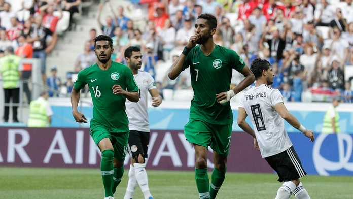 Saudská Arábia zdolala Egypt gólom v posledných sekundách nadstavenia.