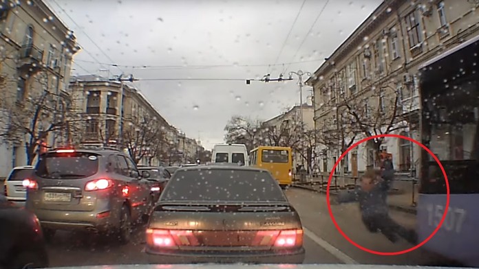 Mužovi sa stal autobus takmer osudným.