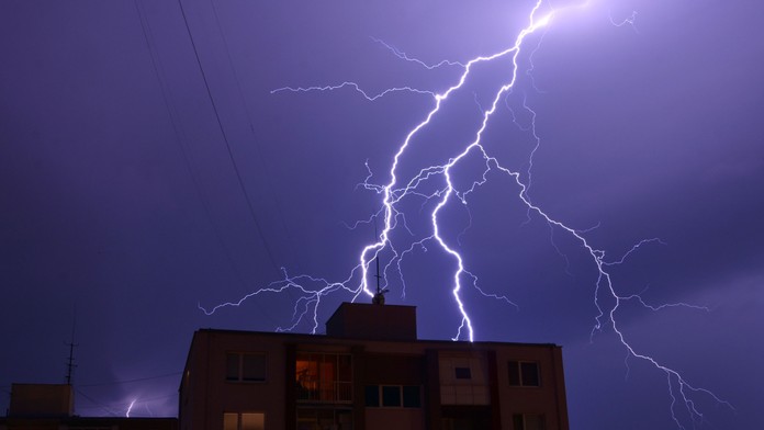 Na Slovensko mieria silné búrky. Pozrite si, kedy udrú