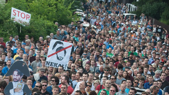 Protest pred Bonaparte.