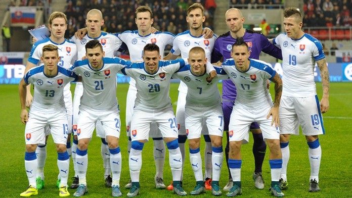 Slovenskí reprezentanti pred prípravným zápasom so Švajčiarskom v Trnave.