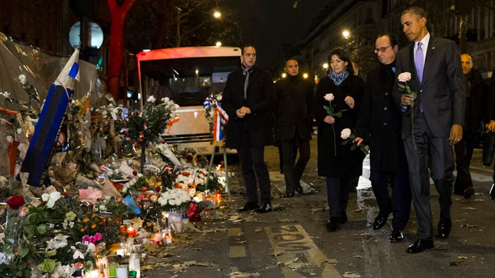 Obama si v Paríži uctil obete teroristických útokov.