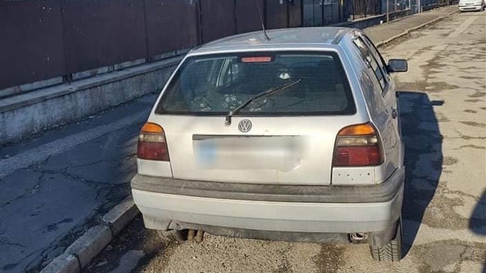 Odstavené auto, ktorého vodič nafúkal 5,5 promile.
