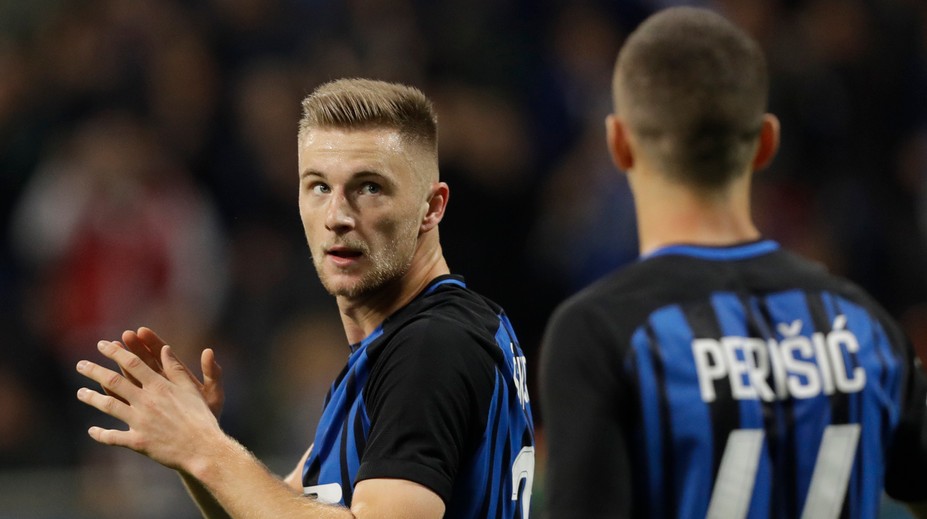 Inter novým lídrom Serie A, Škriniar prispel gólom k debaklu Chieva