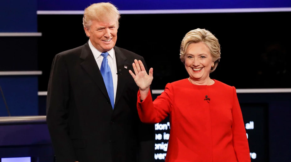 Trump a Clintonová sa stretli v prvom televíznom dueli