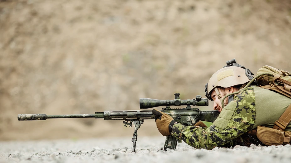 Kanadský sniper prekonal rekord v zastrelení na diaľku