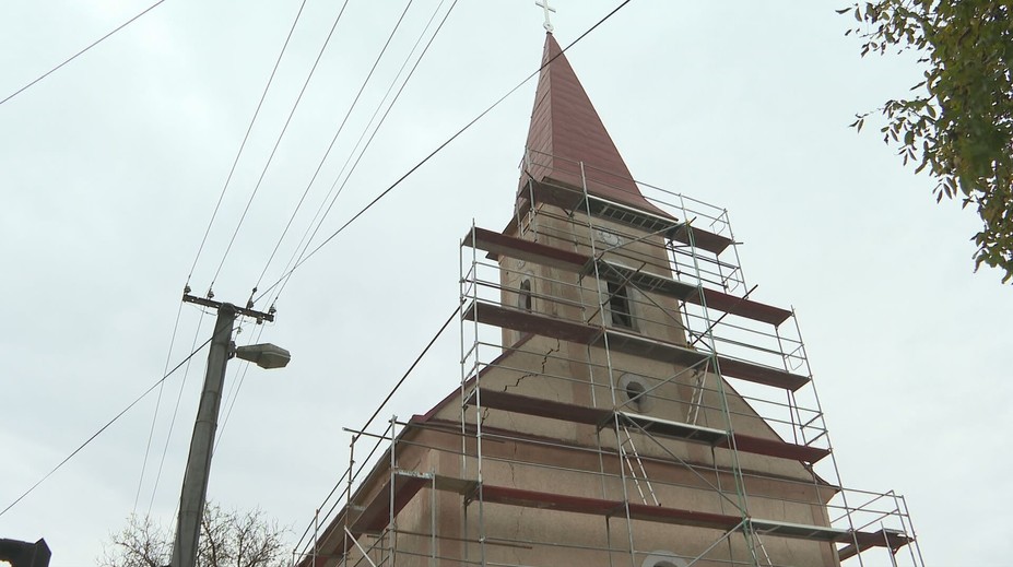 Malý zázrak v Jankovciach. Kostol rok po zemetrasení stále stojí a prišli aj dobré správy