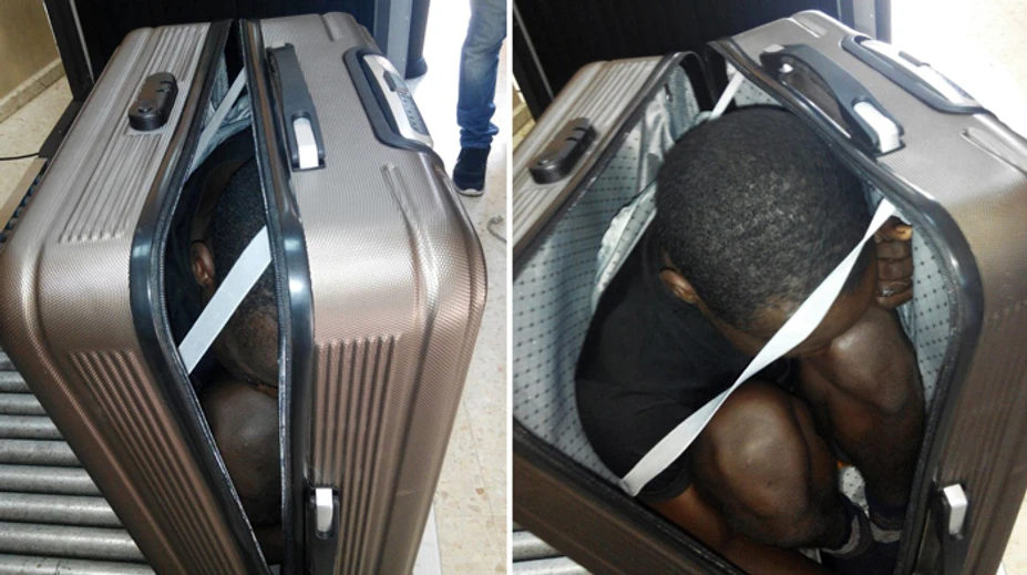Migrant sa naskladal do kufra a takto sa chcel dostať do Španielska