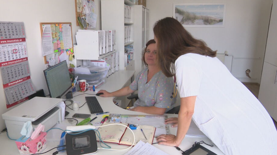 Z nadčasov dali výpoveď takmer tri tisícky lekárov. Čakajú na reakciu vlády