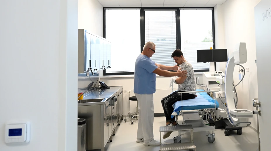Ambulancie podpísali zmluvy so zdravotnými poisťovňami. Avšak len na mesiac
