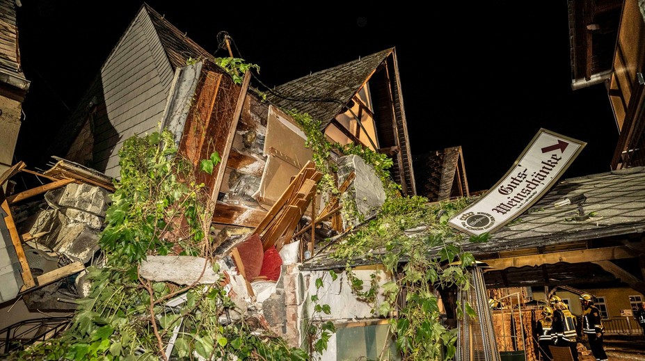 VIDEO: Po kolapse časti hotela v Nemecku hlásia už dve obete. Budova sa môže kedykoľvek úplne zrútiť