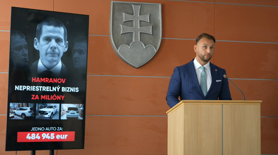 Úrad inšpekčnej služby preveruje postup pri nákupe pancierových policajných áut za Hamranovho pôsobenia