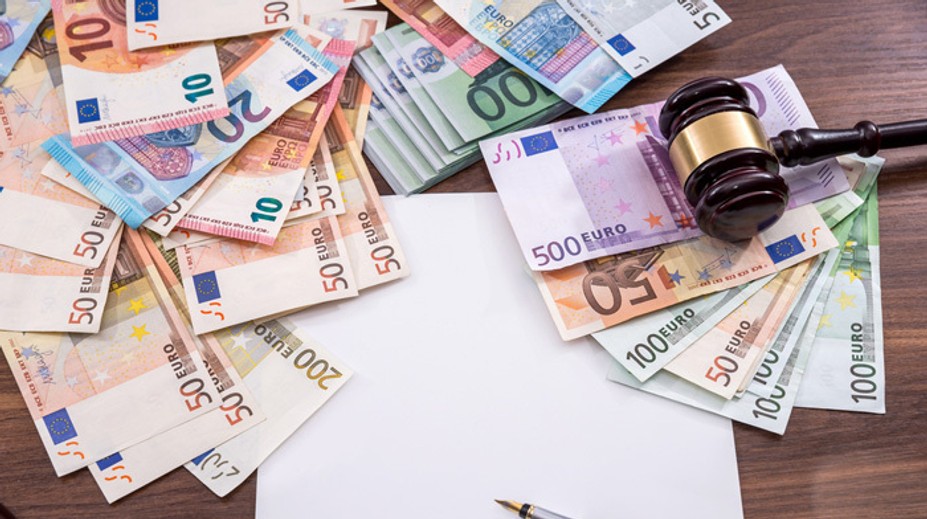 Zadržali štvoricu mladíkov, ktorí sa cez internetbanking dostali k miliónom